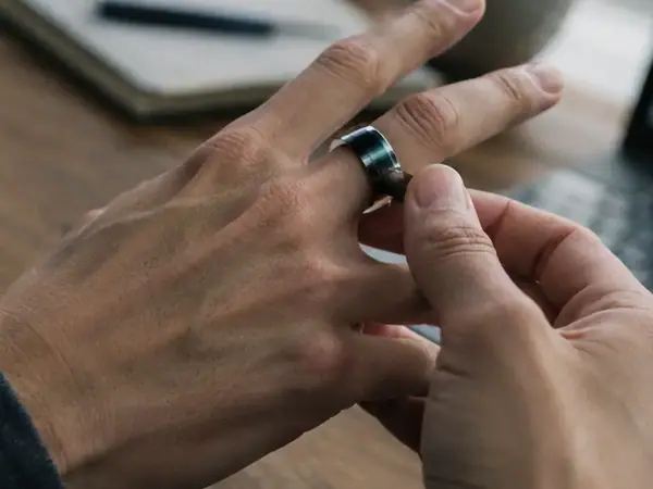 I Moved My Smart Ring Between Fingers for 30 Nights—The Data Shifted More Than Expected